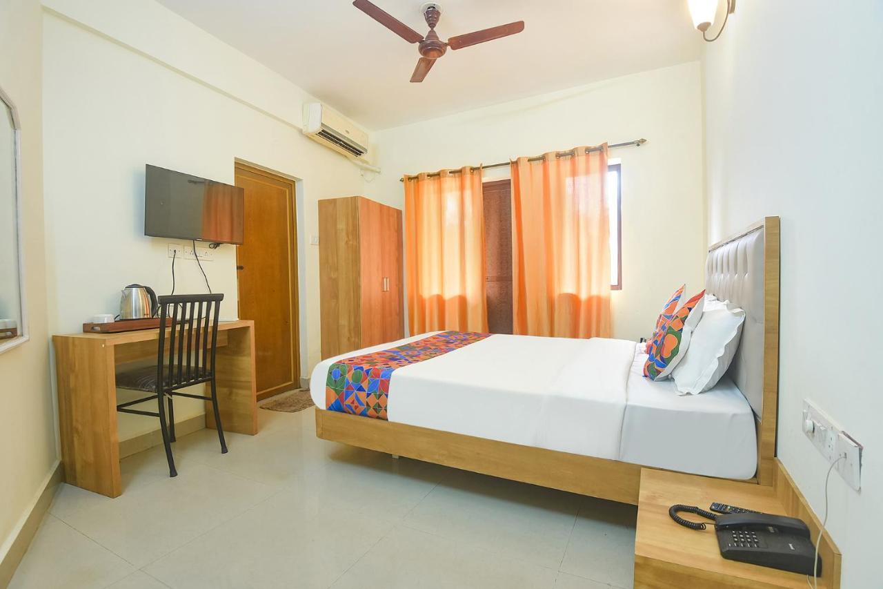 Hotel Fabexpress De Classio With Pool - Nr Candolim Beach Esterno foto