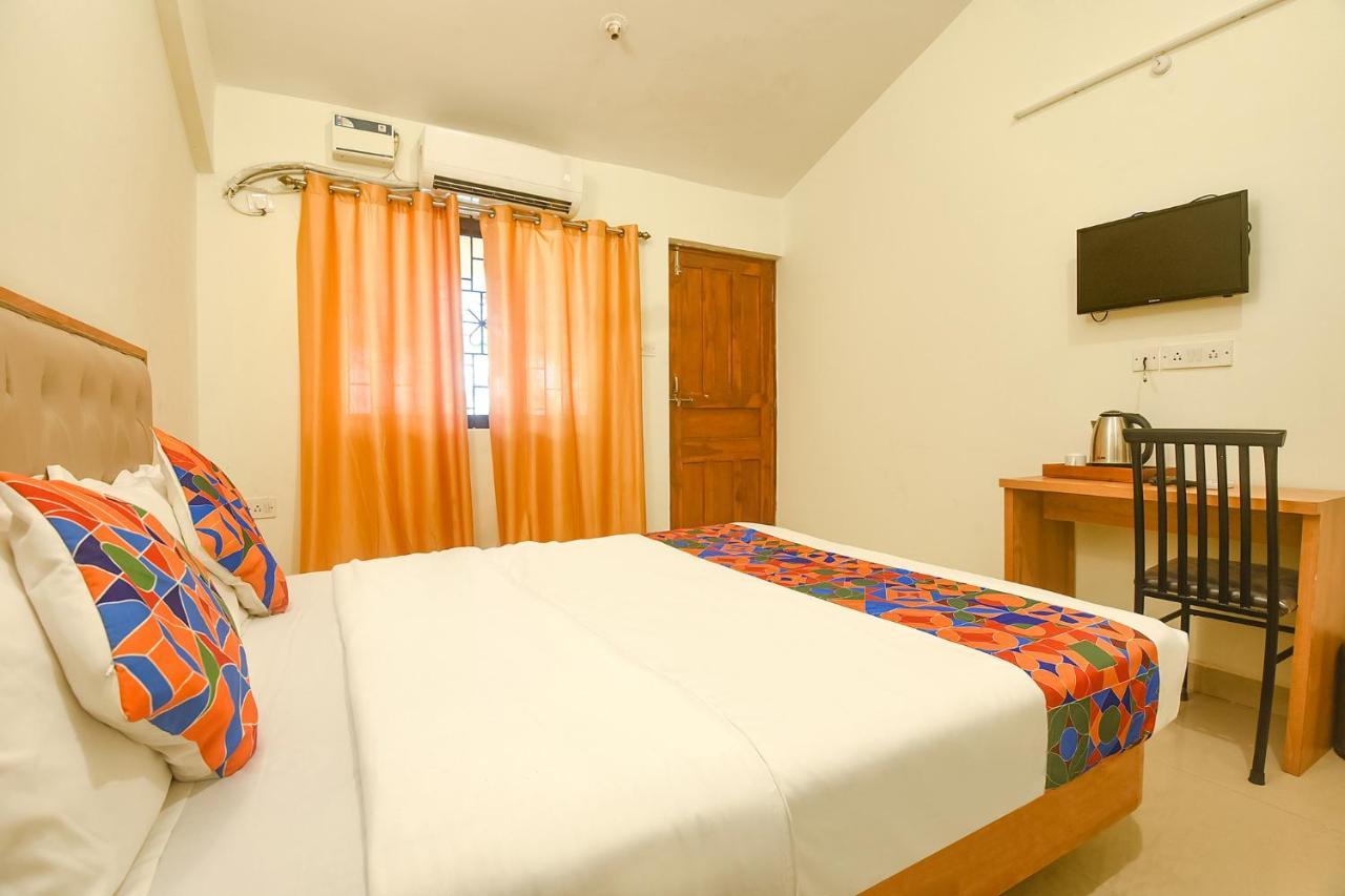 Hotel Fabexpress De Classio With Pool - Nr Candolim Beach Esterno foto