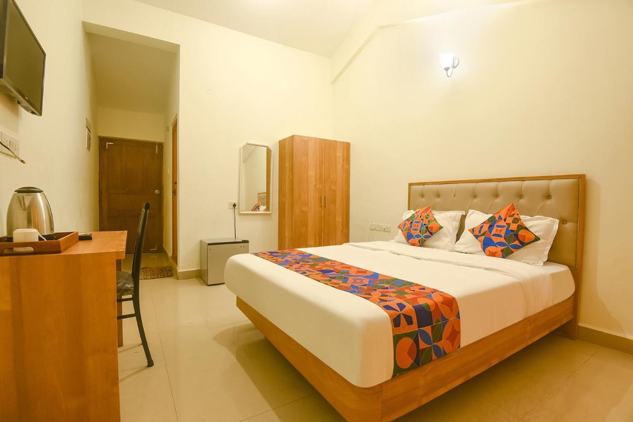 Hotel Fabexpress De Classio With Pool - Nr Candolim Beach Esterno foto