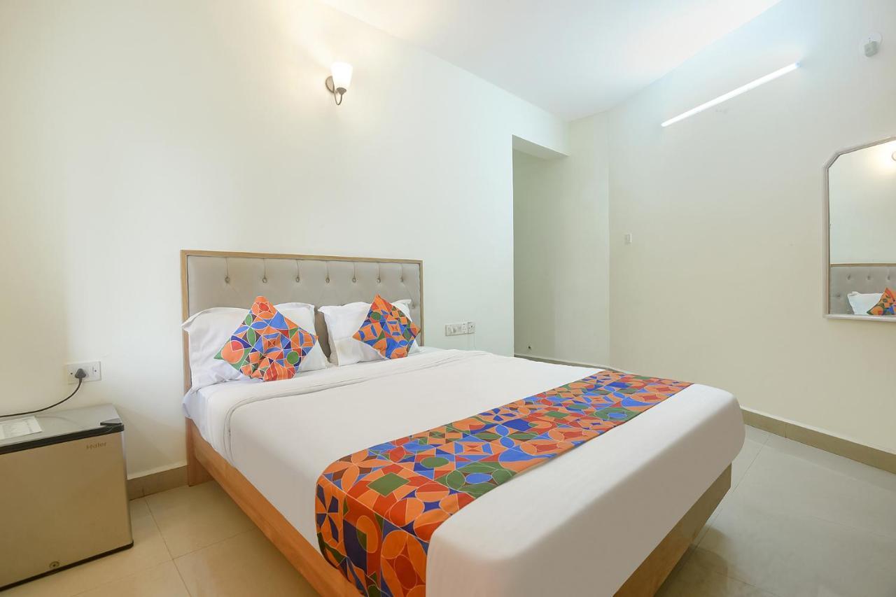 Hotel Fabexpress De Classio With Pool - Nr Candolim Beach Esterno foto