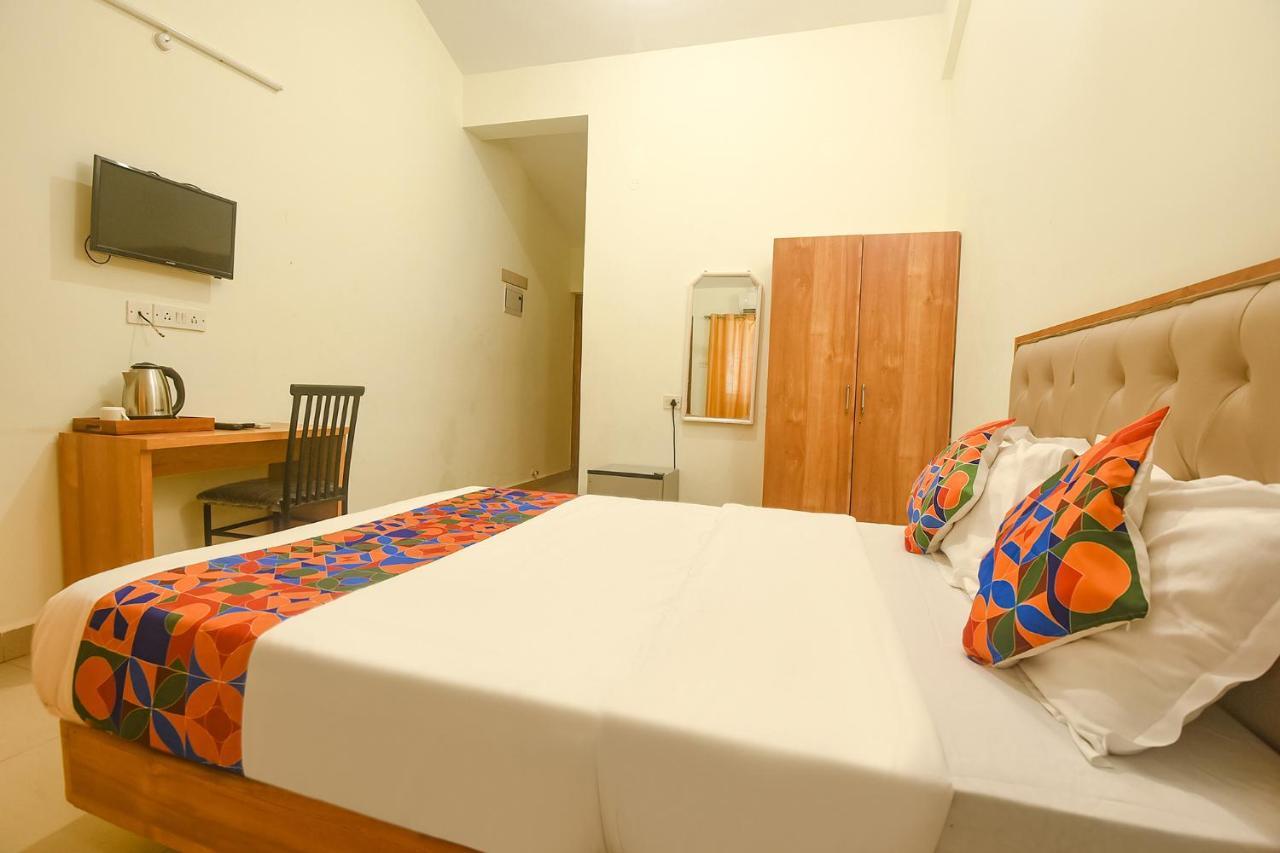 Hotel Fabexpress De Classio With Pool - Nr Candolim Beach Esterno foto