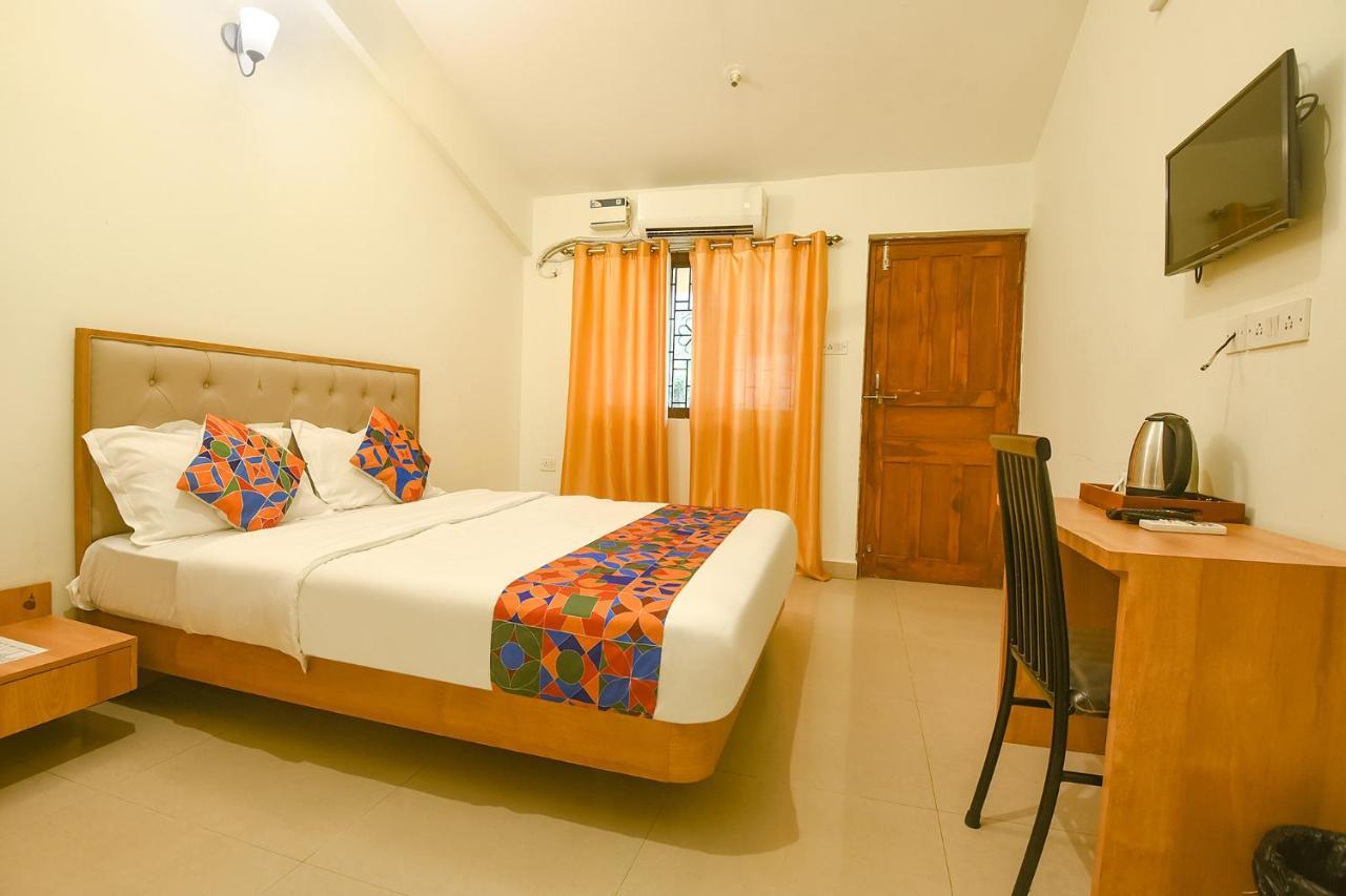 Hotel Fabexpress De Classio With Pool - Nr Candolim Beach Esterno foto